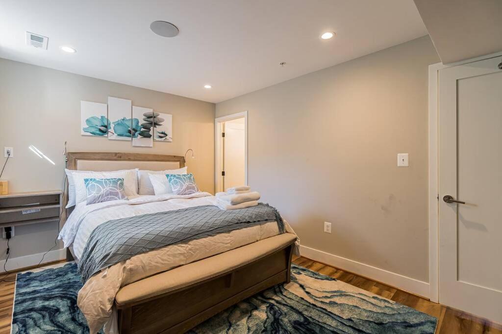 Bougainvillea Dc 2 Bedrooms 2 Bathrooms Plus Den With Twin Sofa Bed And Queen Sofa Bed In Living Room Вашингтон Экстерьер фото